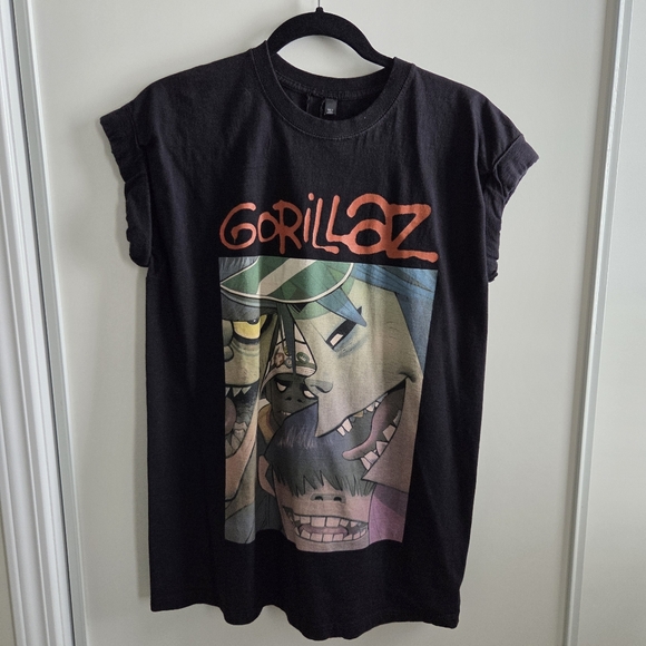 Topshop Tops - And Finally... Topshop Gorillaz Roll-up Sleeve Graphic T-shirt